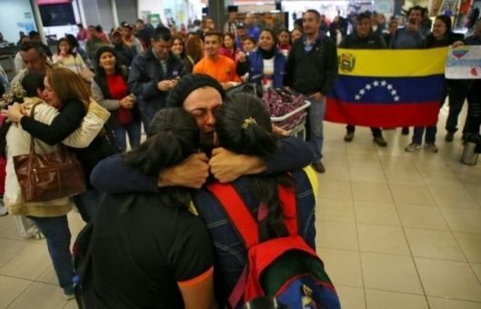 DY Declaración de Quito
Venezuela es el único país en el mundo con "CRISIS HUMANITARIA" que envía aviones para traer de vuelta a los CRISIADOS que se fueron, porque en los PAÍSES SIN CRISIS pasaron HAMBRE, FRÍO Y EXPLOTACIÓN.
Como diría <a href="/profesorlupa2/">Profesor Lupa</a> , MISTERIOS DE LA CIENCIA 😜