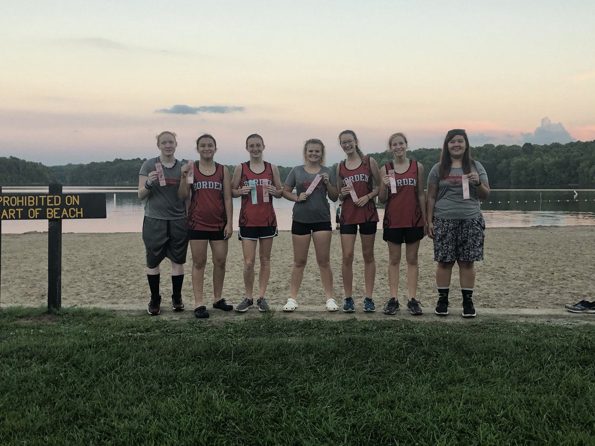 GeltmakerLiz's tweet photo. Borden girls finish 6th and boys finish 4th at the 18 team Scottsburg Invite. Top 25 finishers were Gavin Just (7th), Lody Cheatham (16th), McKenna Ray(17th), and Sterling Mikel (25th). @bordenathletics https://t.co/Dox64QDm8e
