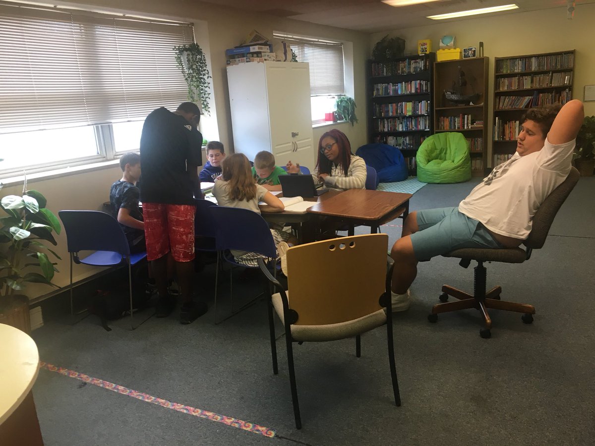 Back to school. #momming #BackToSchool2018 #firstdayofschool #everyonesmom