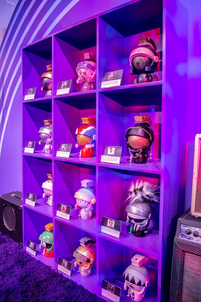 GRAMMYMuseum's tweet photo. Take home a one-of-a-kind Marvin the Martian figure! These unique pieces are currently on display inside the #GetAnimatedInvasion pop-up exhibit. Place a bid TODAY on @eBay πΆ https://t.co/ohQyar5jt2 https://t.co/VORhrXejl5