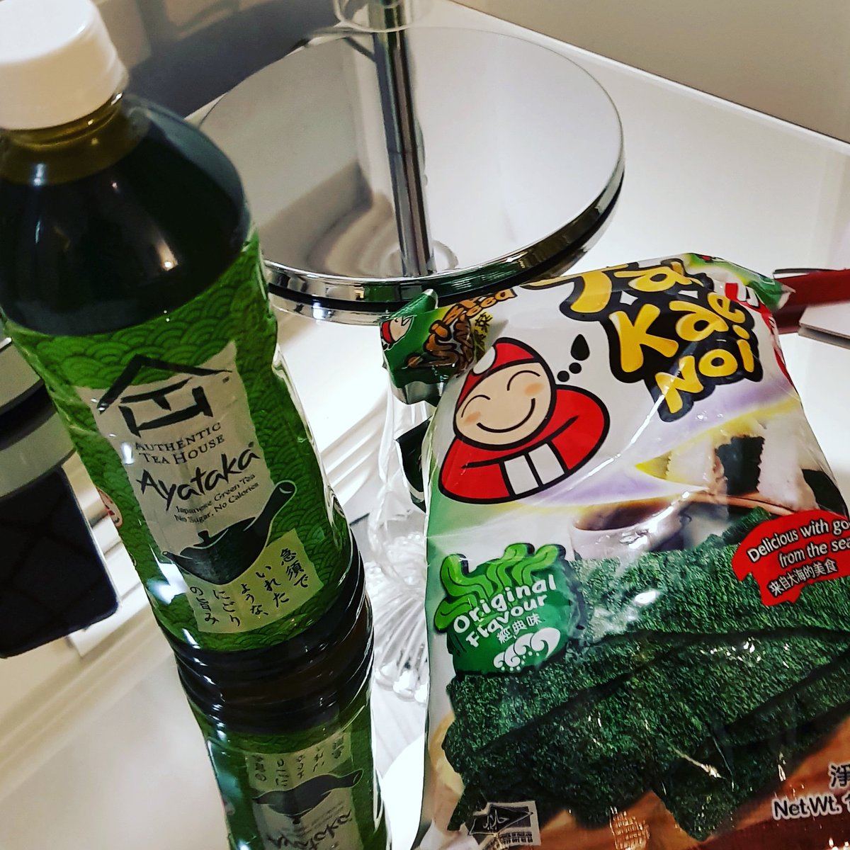 _Art_By_Steve_'s tweet photo. Movie watching snacks #SleeplessInSingapore #worktrip https://t.co/op0ViVceEe