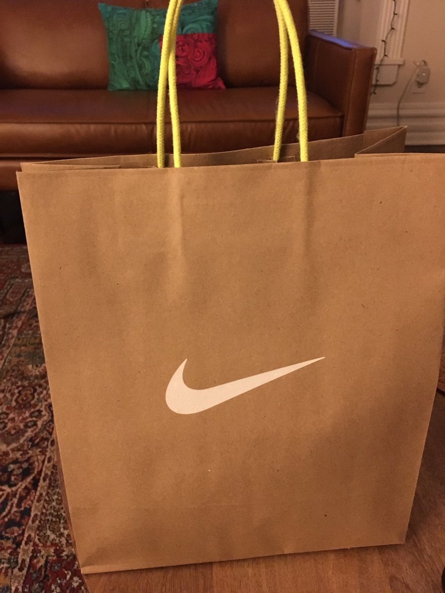 katesrap's tweet image. Accepting unwanted Nike gear #JustDoIt #BelieveInSomething