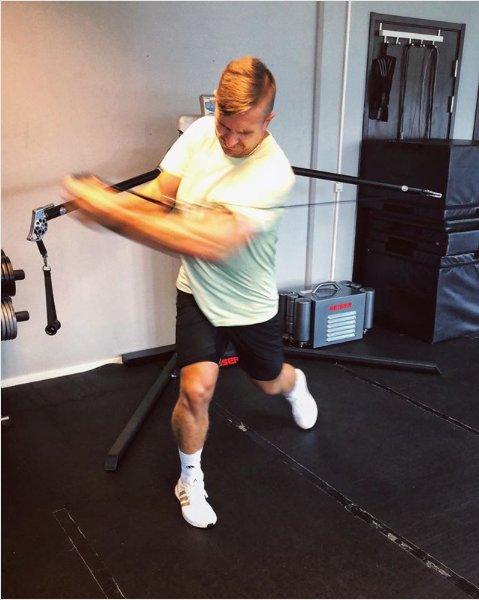 'Hockey player @mikaelbacklund11 from @nhlflames performs explosive rotations with the @keiserfitness ! 💥'  (IG)

Way to show that Keiser in action.  💯 💯 💯 
.
.
.
#GoodEnoughIsnt #Fitness #Keiser #FunctionalTrainer