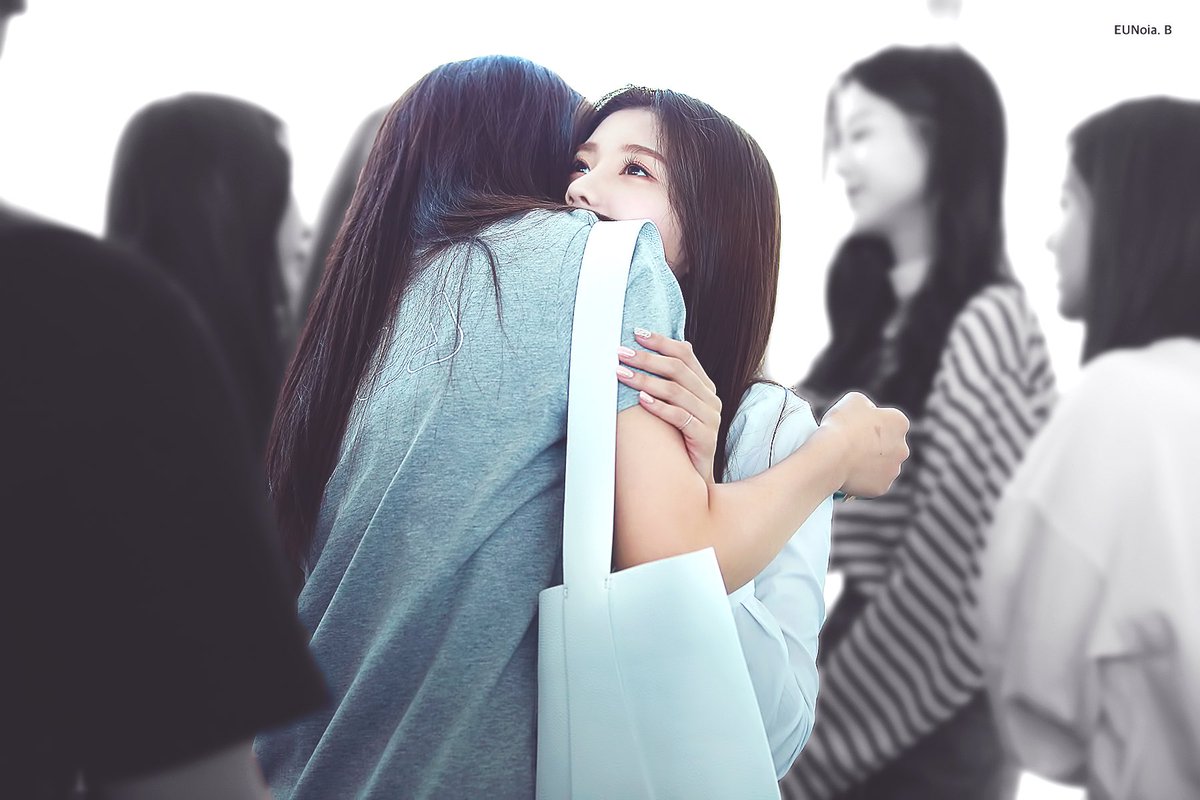 eunoia_b_927's tweet photo. 180904 ICN
#권은비 #안유진 #아이즈원 #IZONE https://t.co/IrLCxzaypU