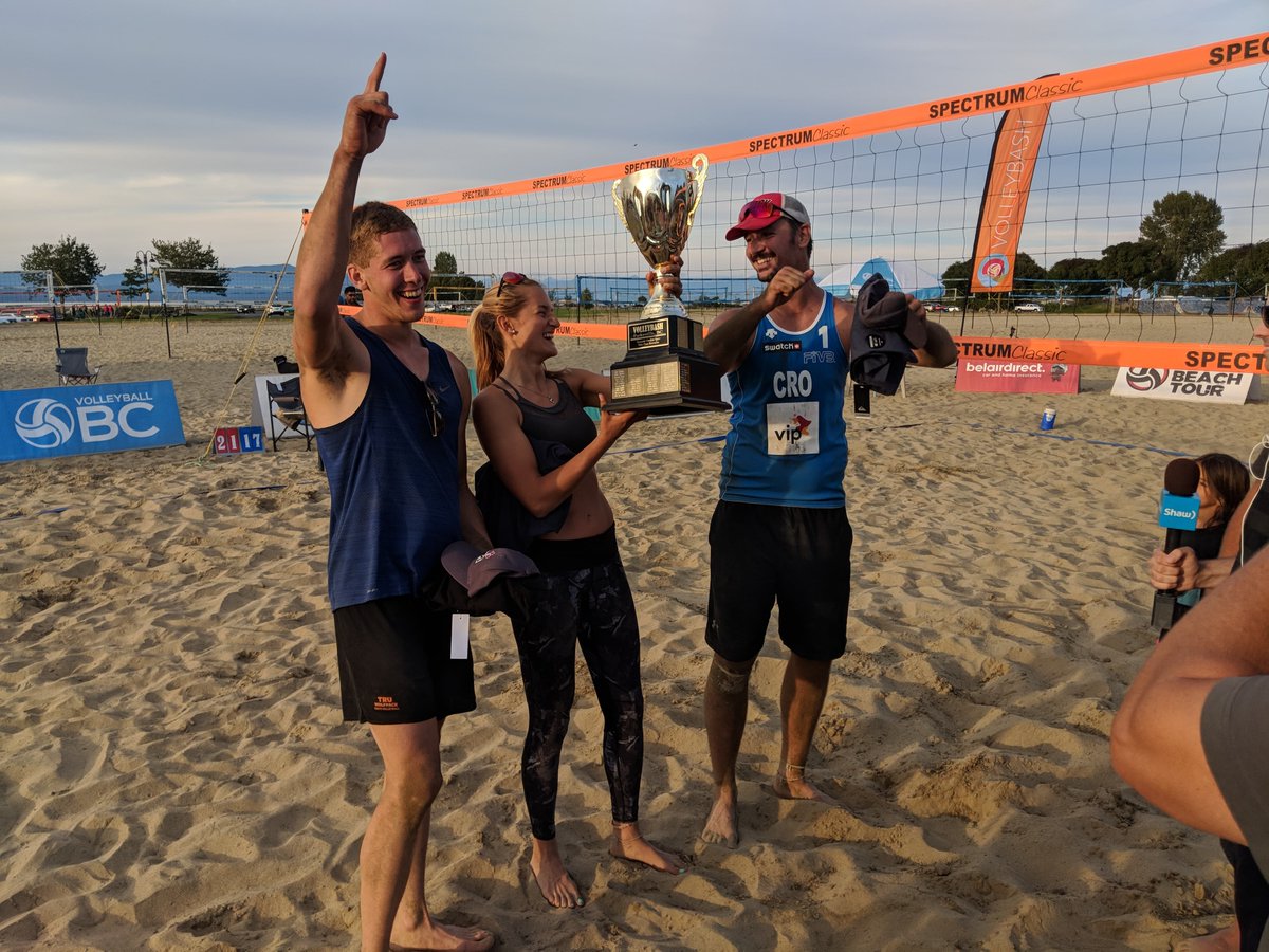 ShawTV_CVI's tweet photo. We've got #Parksville #Volleybash on #Shaw TV! Catch co-ed 3 vs. 3 #bronze &amp; #gold games w/ hosts @ThatRituroGuy &amp; Shane Hyde.  Airs #VancouverIsland wide Sept 5 at 8pm &amp; Sept 7 at noon. Don't have Shaw? Watch here - https://t.co/9l5BMFhWsf #beachvolleyball #volleyball https://t.co/mqDCyPLhCU