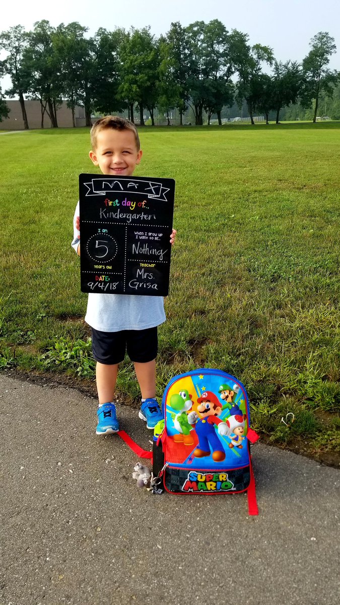 AChickInMI's tweet image. 1st day of school in the books! #novifirstday #parkviewpride #backtoschool #firstdayofschool