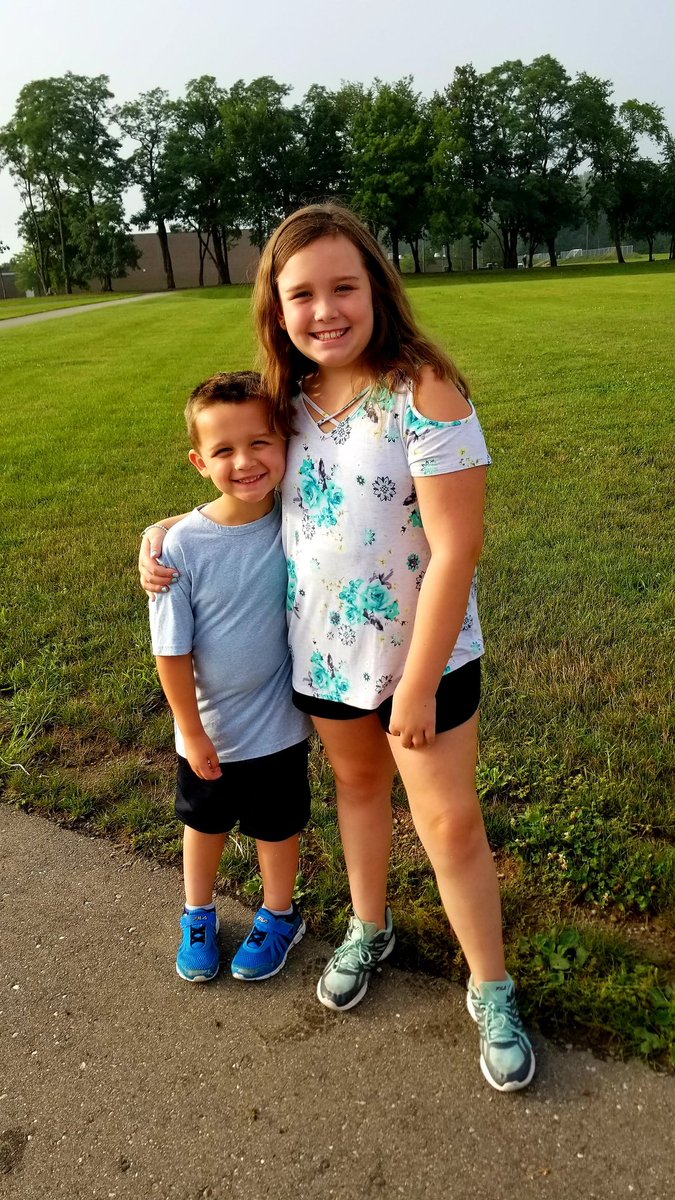 AChickInMI's tweet image. 1st day of school in the books! #novifirstday #parkviewpride #backtoschool #firstdayofschool