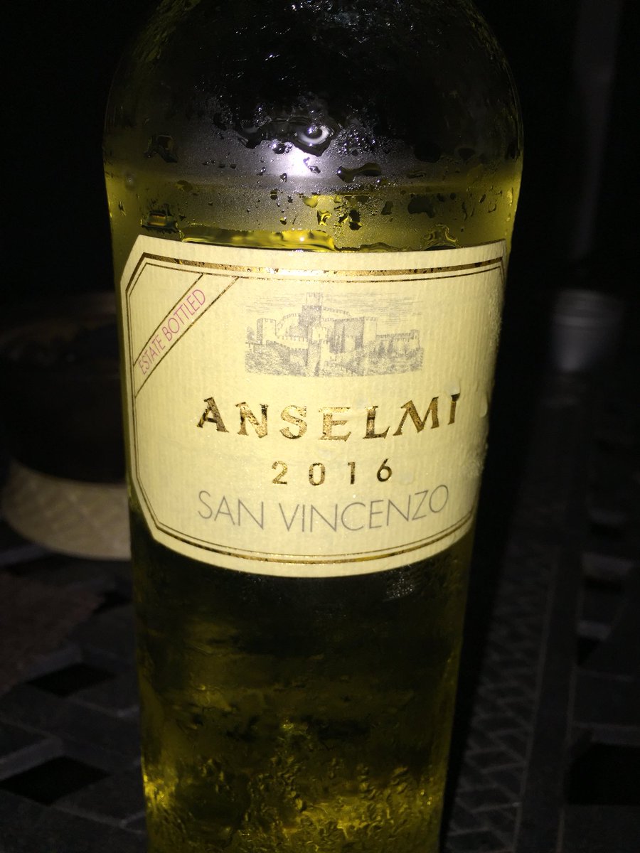 Such an interesting taste profile for this Italian white blend from #anselmi #garganega #chardonnay #sauvignonblanc 80/10/10. And 100% delicious.  read this from @jamiegoode #wineanorak  wineanorak.com/anselmi.htm