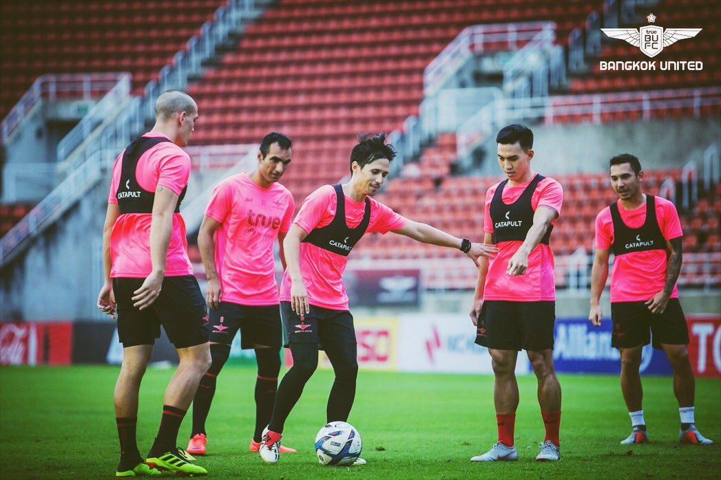 leesawstyle14's tweet photo. Play that ball shorty... this is an order‼️😋 #midgetfamily #truebangkokunited #prematchtraining #gamedaybeginagain #onemoretime https://t.co/hoGFVk8EUG