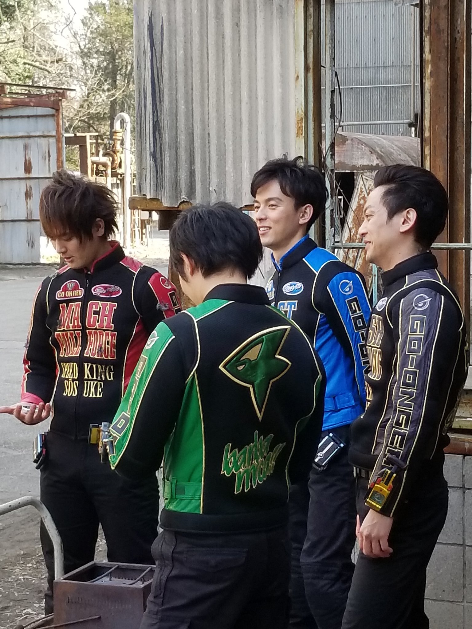 徳山秀典 兄は見た こんな画像が沢山 自撮りより盗撮 笑 が得意 F ー Dvd Blu Ray9月26日発売 ゴーオンジャー ゴーオン10 徳山秀典 兄は見た こんな画像が沢山 自撮りより盗撮 笑 が得意 F ー Dvd Blu Ray9月26日発売 ゴーオンジャー ゴーオン10