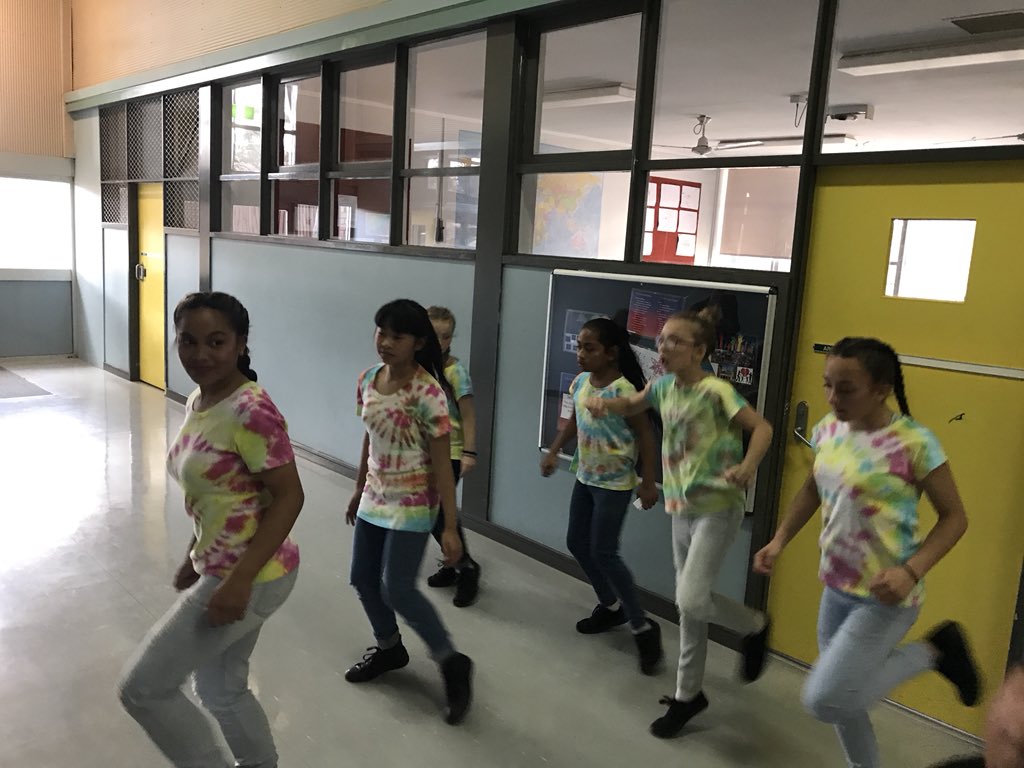 GuisePublic's tweet photo. Almost ready for the big event #fireinthefields some very excited children @m_predl @AshleighRossit1 @TammyTkhanney @JamesMeehanHS https://t.co/HbNEcbcNyq