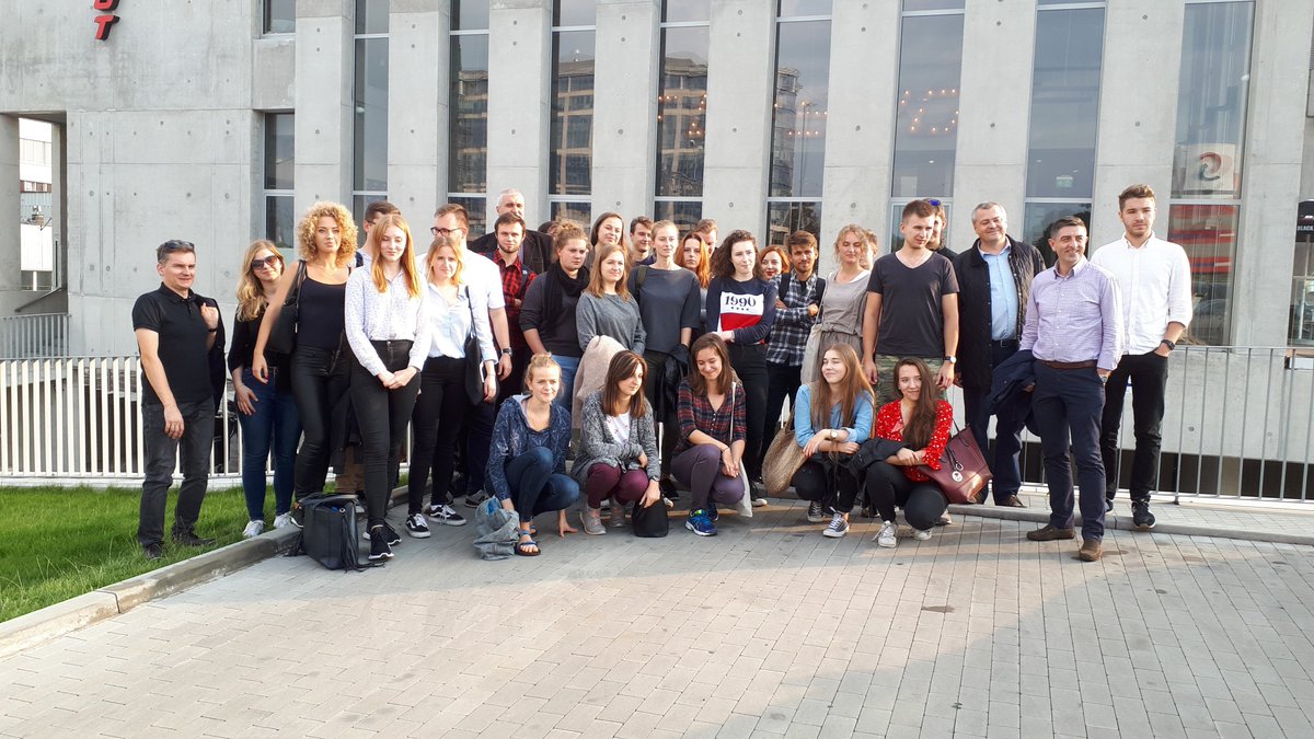 PolskiCement's tweet photo. Uczestnicy warsztatów #ArchitekturaBetonowa w 2016 r. mieli okazję zobaczyć budowę #Flyspot w #Katowice z wykorzystaniem #beton.u architektonicznego. Studenci biorący udział w tegorocznych warsztatach obejrzeli już gotowy obiekt. https://t.co/6lOB3FXuLs