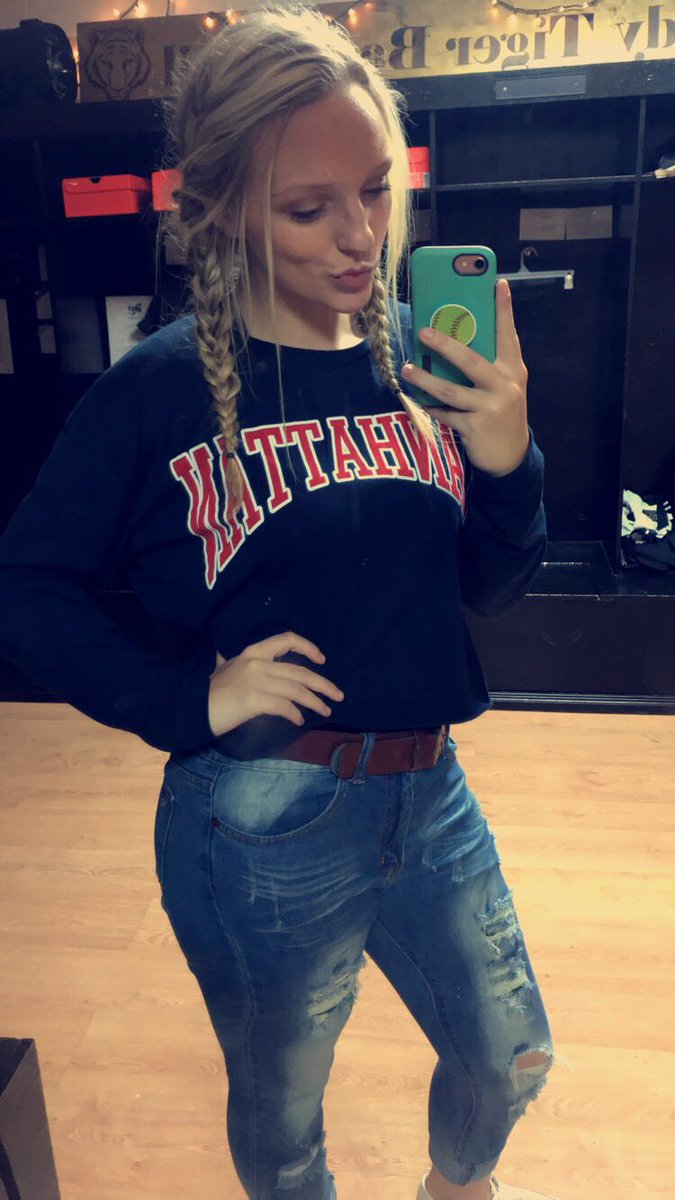 maddiefaith3's tweet photo. i felt like @jessconte today bc i wore french braided pig tails and we have the same shirt 💕 https://t.co/rPzCQ3zIH3