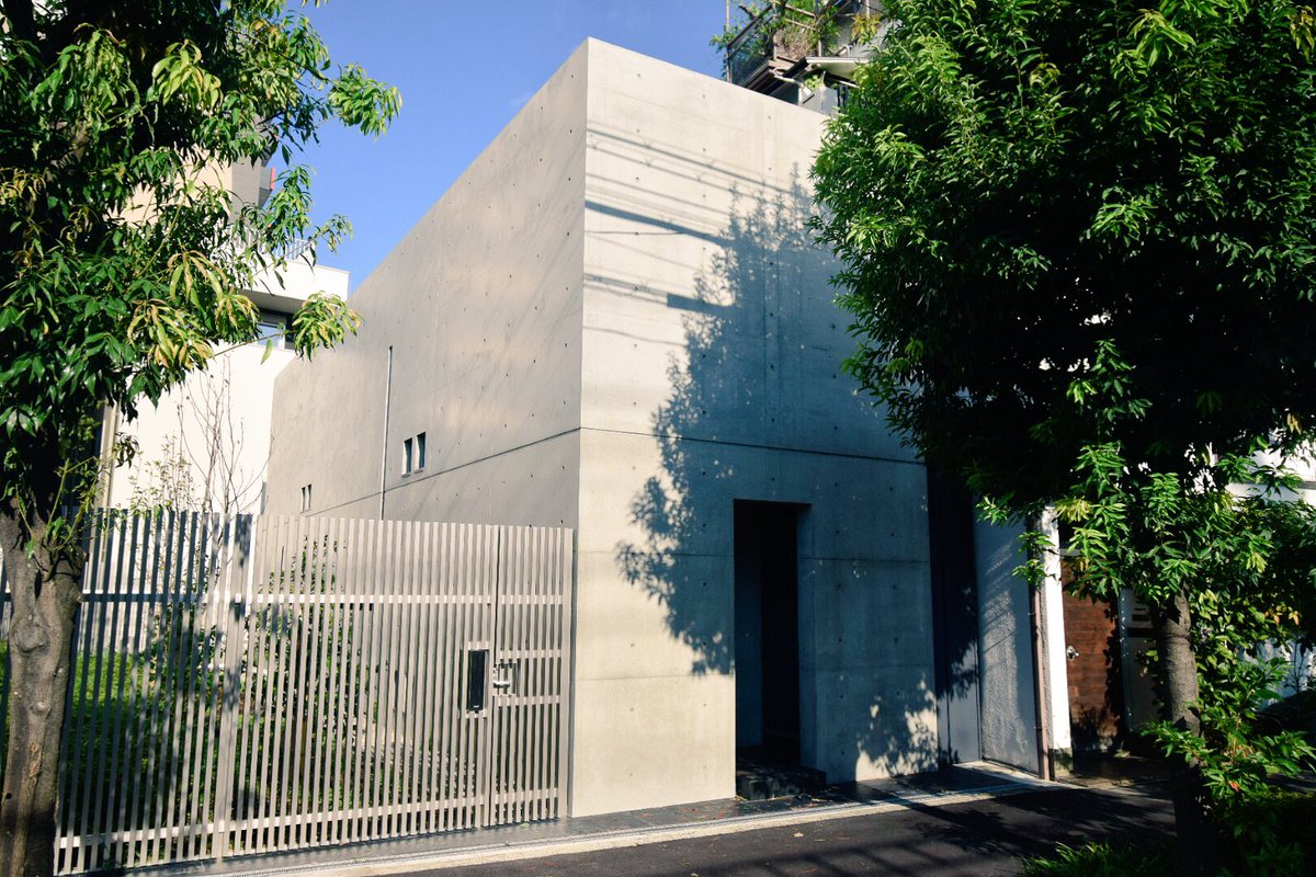 がすぴ 安藤忠雄建築事務所の近くに最近出来た住吉の長屋の完全版らしい 安藤忠雄展の光の教会のレプリカといいこういうのはどうなんだろ