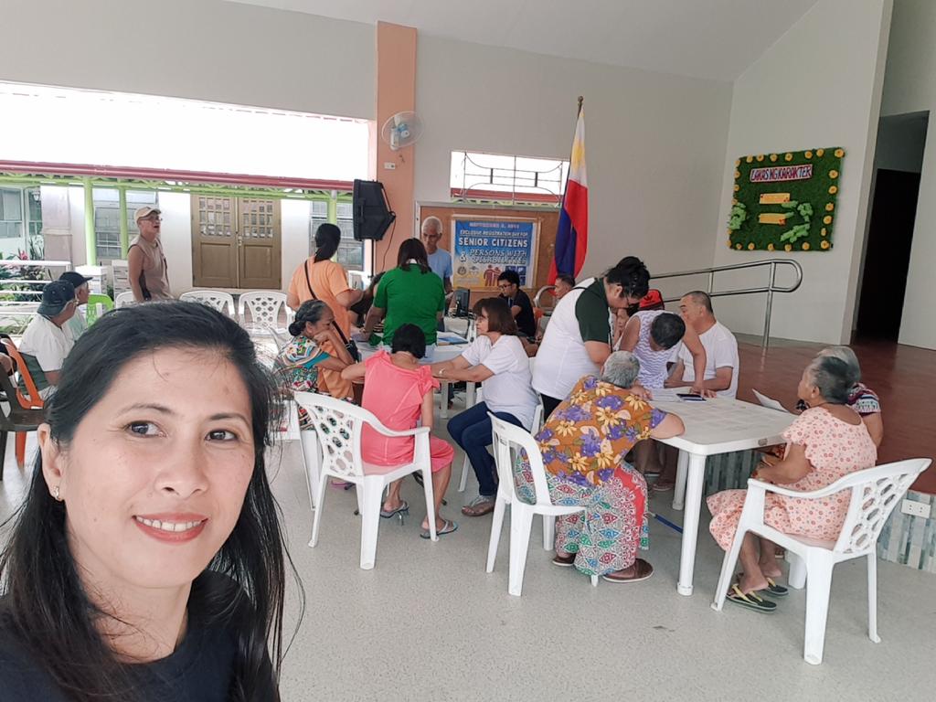 comelectanay's tweet photo. Exclusive Registration for Senior Cutizen at Haven for the Elderly Tanay Rizal @commrguanzon https://t.co/MB4N9jLT6D