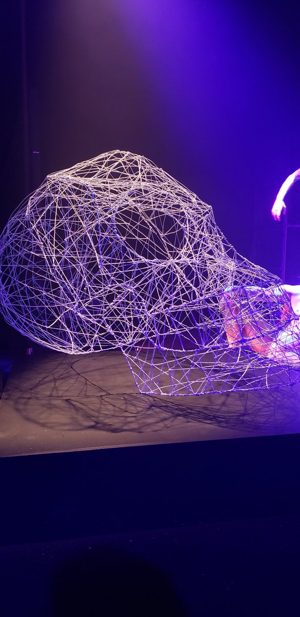 PatyOrtegaM's tweet photo. En el evento de @AmericanExpress montaron la exposición "Máscaras de alambre" proyecto artístico de David Miguel Herrera y Pablo Cobo https://t.co/kiViGnxplt