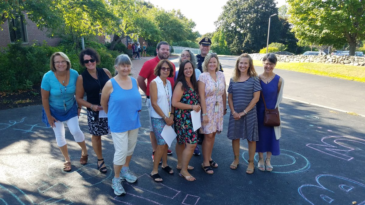 VESYork's tweet photo. A freshly-sidewalk-chalked entrance (thanks to our parent group) and THIS group of smiling greeters = a fun start to the 2018-2019 school year!  Welcome to Village Elementary School!  We're thrilled you're here! #YSDMindset #Firstdayofschool2018 https://t.co/i3xgqMB9TM