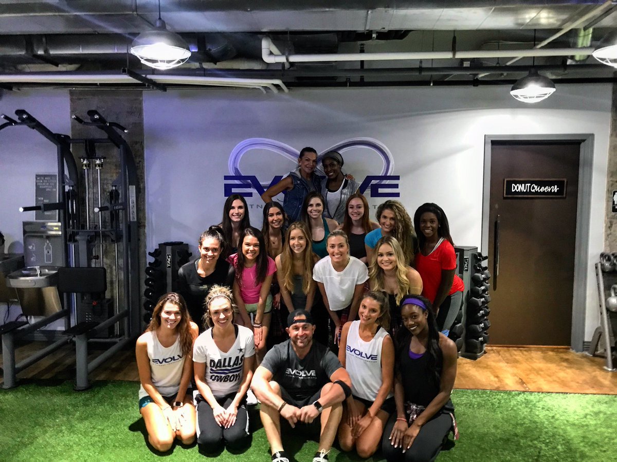 Allen_IceAngels's tweet image. Signed•Sealed•Delivered
We signed our contracts tonight! Excited to continue our sponsorship with Evolve and @sharif519 for a second season!!!!
#AAIA #Evolve #EvolvingAngels