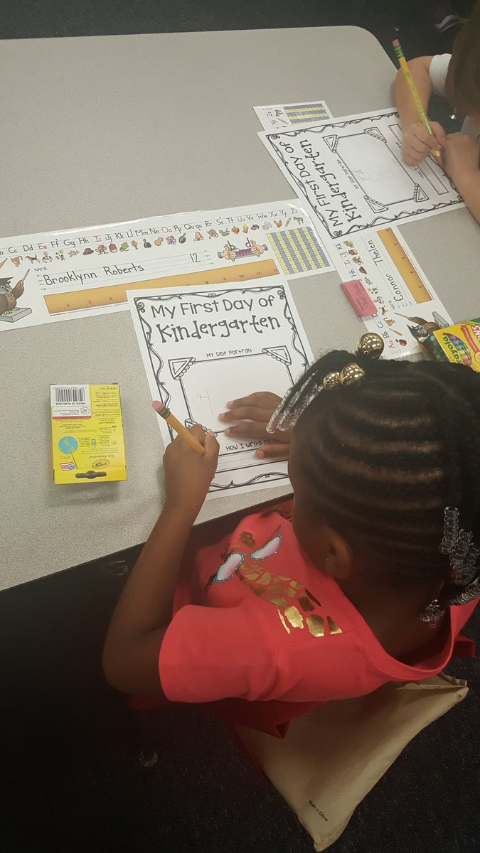 brooklynngma's tweet photo. Baby girl 1st day of Kindergarten!
#RESKNIGHTS https://t.co/cEKSxWigVh