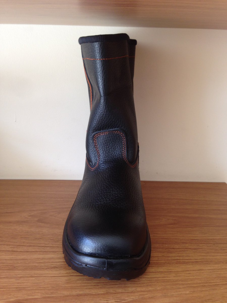 caspersuca's tweet image. Botas de seguridad para soldador N&amp;amp;C #5Sep #FelizMiercoles
