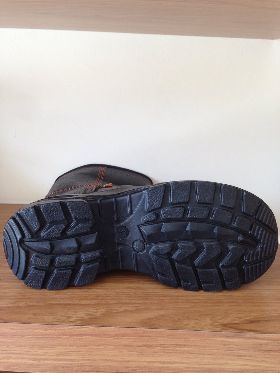 caspersuca's tweet image. Botas de seguridad para soldador N&amp;amp;C #5Sep #FelizMiercoles