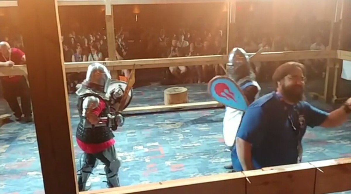 swordbestowed's tweet image. #profight start. (I'm in the red)
#knightfight #dragoncon #DragonCon2018 #knight #knights #ladyknight