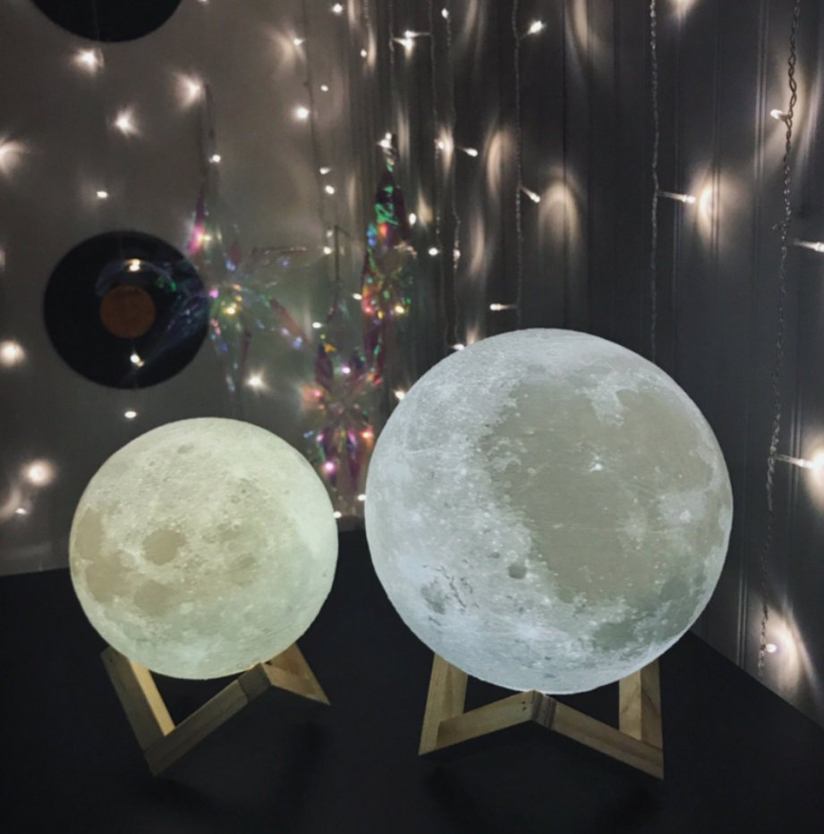 🌖 Moon Lamp is BEAUTIFUL 😍

DON'T MISS OUT!❤️

Shop 👉 ArtExistent.co/moonlamp