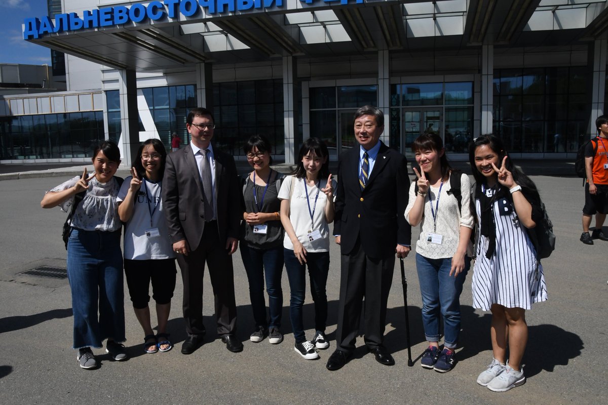 東海大学 ライフケア 分野における日露ブリッジ人材育成 公式 写真特集 ウラジオストクより 極東連邦大学 アニシモフ総長と東海大学山田清志学長が日露の参加学生を激励 学生は激励を受けて日露の架け橋たらん決意を新たにしました
