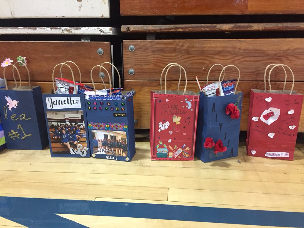 3humblepie's tweet photo. One of the coolest things I’ve taken from UNITY Camp is the idea of -Warm &amp; Fuzzies- everyone picks a partner &amp; their partner designs their bag and everyone on the team writes a positive message about each teammate on a flashcard and puts it in their bag. 
@ChinoHSVB #respectance https://t.co/bCm751yXD6