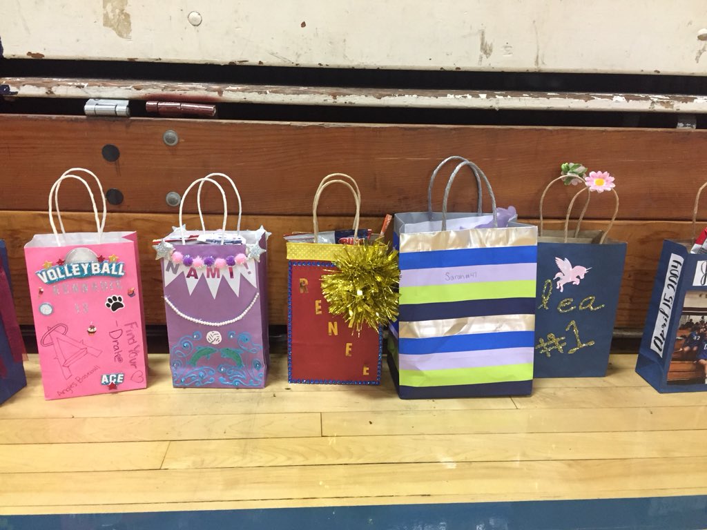 3humblepie's tweet photo. One of the coolest things I’ve taken from UNITY Camp is the idea of -Warm &amp; Fuzzies- everyone picks a partner &amp; their partner designs their bag and everyone on the team writes a positive message about each teammate on a flashcard and puts it in their bag. 
@ChinoHSVB #respectance https://t.co/bCm751yXD6