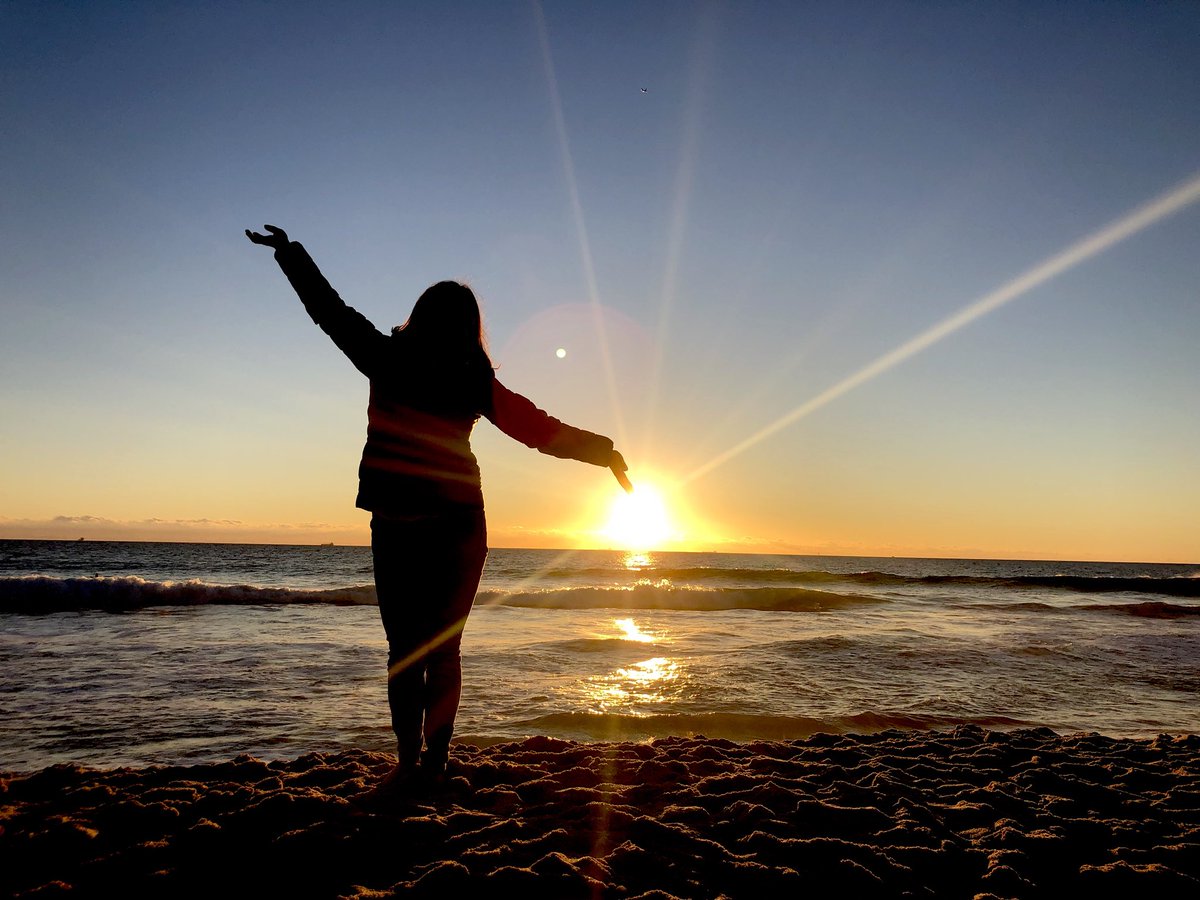 GloriaGarayua's tweet photo. Scarborough Beach, Perth, Australia enjoying the Sunset!
.
.
.
.
.
.
.
#perth #scarborough #ScarboroughBeach #beach #Sunset #PerthIsOk #AustralianFriends #PerthFriends #ActorAbroad #Abroad #International #Overseas #WestAustralia #WA #DownUnder #AU https://t.co/CafVHmkX38