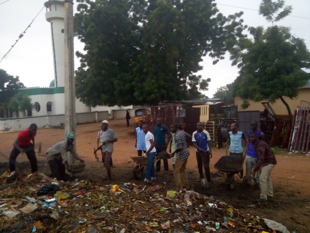 U_P_Alliance's tweet photo. Last weekend's community service at Central Mosque Junction @Sangere2. #cleanenvironment #sanitation #volunteer #service @sanusiyahyaS https://t.co/UL9mQSEqlW