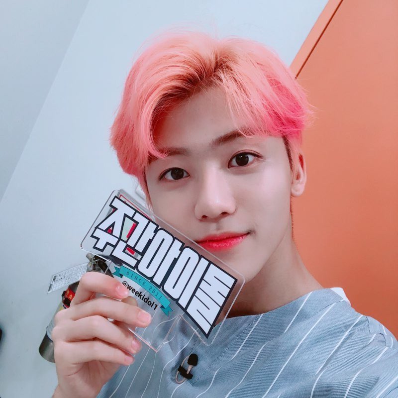 weekidol1's tweet photo. #주간아이돌 @weekidol1 

#금주의아이돌
📸#NCT_DREAM 셀카 공개 ②
우리 드리미 이렇게 셀카도 잘 찍고
예능도 잘하고 얼굴도 잘하고...😭

오늘 수요일 오후 5시 45분
소듕한 7드림에게 집중⭐️

#마크 #런쥔 #제노 #해찬 #재민 #천러 #지성 https://t.co/1rbE86RYx1