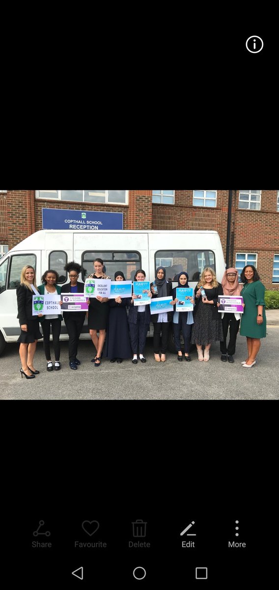 Evelynforde1's tweet photo. And we're off! To Windsor castle for @TycoonInSchools #TIS2017 #Tycoon @Copthall_School https://t.co/5zHCJvw0x8
