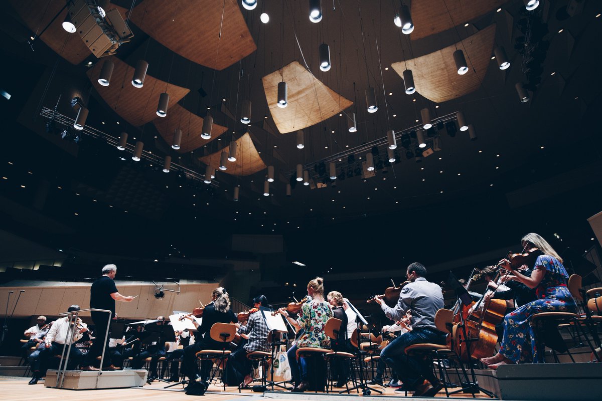 blnfestspiele's tweet image. Einige Impressionen aus dem gestrigen Tag beim #musikfestbln! 

Heute geht es weiter mit dem Konzert des Orchester @deutsche_oper unter der Leitung von Donald #Runnicles und Allison #Oakes, Judit #Kutasi, Simon #O'Neill und Michael #Volle: bit.ly/2Q7awVB