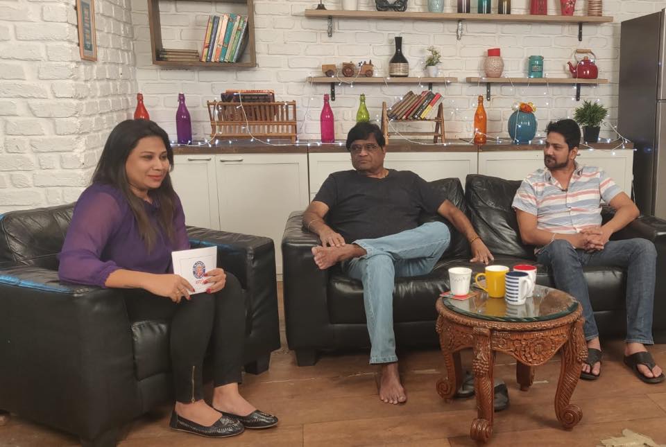 hssfilm's tweet photo. राजश्री मराठी सोबत शेअर केले टीम हृदयात something something ने काही मज्जेशीर किस्से. @RajshriMarathi.
प्रदर्शित होत आहे ५ ऑक्टोबर २०१८ पासून.
#HrudayatSomethingSomething
#5Oct2018 https://t.co/W9YTcA7P7F