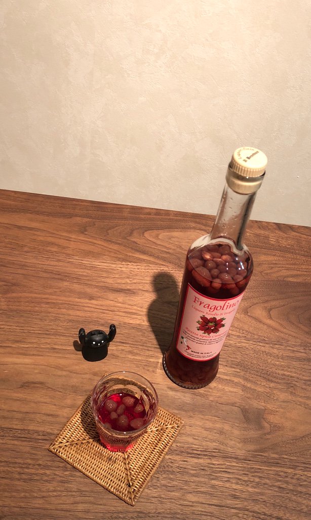 Ni Lab フラゴリーノ リクオーレ ロゾリオ ディ フラゴラ イル ベネドゥーチェ アルコール度数30 だし 飲んでみたらけっこうな甘さだし 何かで割って飲むのが良さそう フタは簡単にはずれるキャップになってる Ni Lab フラゴリーノ リクオーレ ロゾリオ ディ フラゴラ イル ベネドゥーチェ アルコール度数30 だし 飲んでみたらけっこうな甘さだし 何かで割って飲むのが良さそう フタは簡単にはずれるキャップになってる