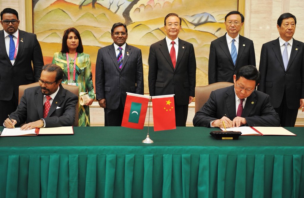 ShumbaGong's tweet photo. China-Maldives Friendship Bridge Raajjeyga elhumuge mashvaraa thah 2/09/2012 vana aharu kuriyah dhiyumuge therein.
@drshakeela @DrWaheedH
Dr. Waheedh ge verikamah fahu ekamah amalee sifa eh gennuvy @Ahmed_Adeeb
#AdeebBridge https://t.co/eHcu1pJEfS