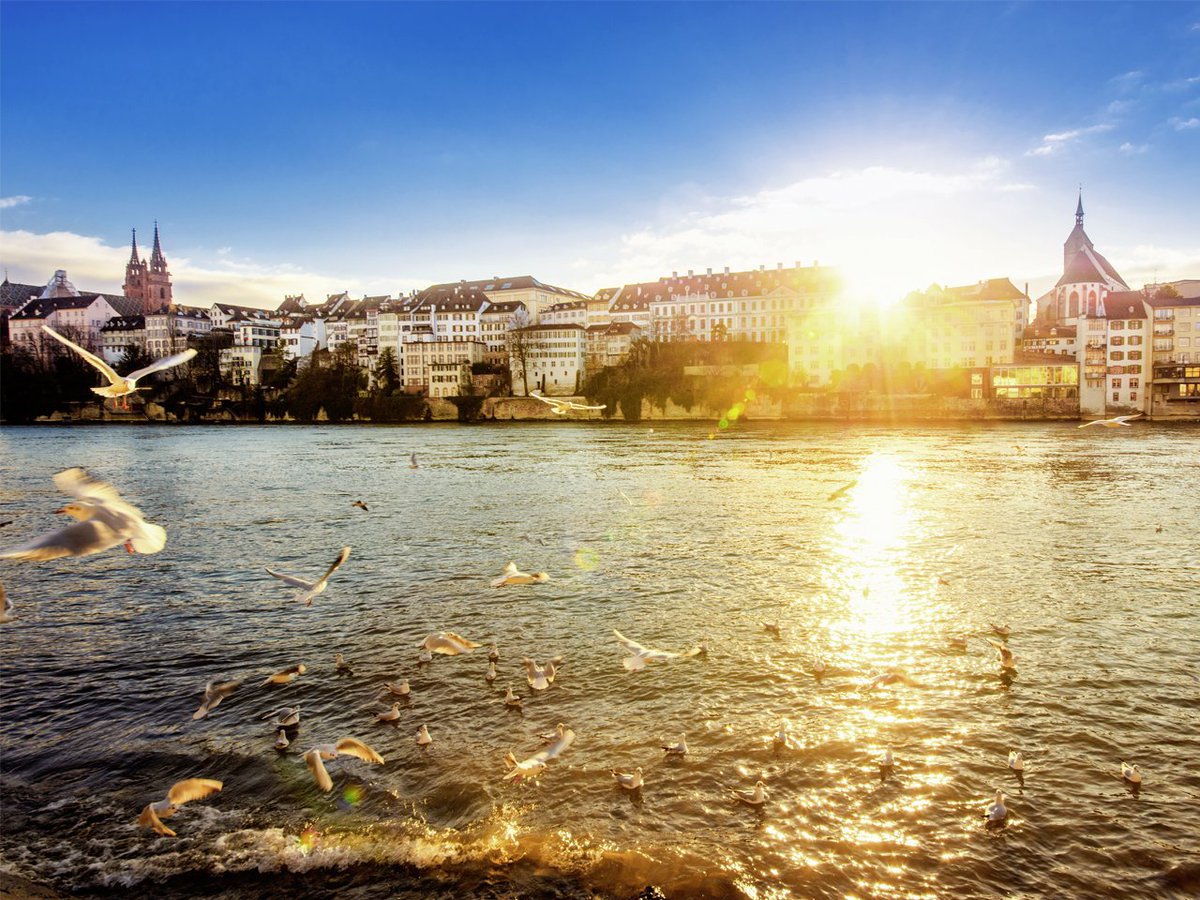 IWB_Basel's tweet photo. Vertriebsleitertagung Energie – Um 13:50 Uhr berichtet Markus Balmer über die Sonnenbox - das modulare Angebot rund um Solarenergie. Er geht auf Key Challenges, das modulare Grundkonzept, die virtuelle Speicherlösung in Basel-Stadt und auf ZEV ein #VLE2018 https://t.co/zqNLBUkPKP https://t.co/dVoz9mTZXc