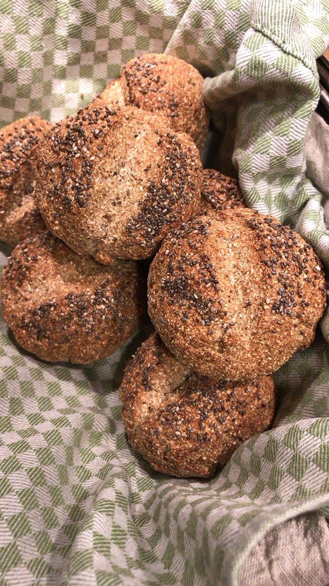 Wusstet Ihr, dass wir in unserem Onlineshop auch hochwertige Mehle in Bio-Qualität anbieten? Unser Chia- und Goldleinmehl sowie Flohsamenschalen Pulver eignen sich für Deinen Smoothie oder als Beigabe zu Backwaren. Dazu liefern sie Dir wichtige Nährstoffe! 📸:@sophies_soulfood