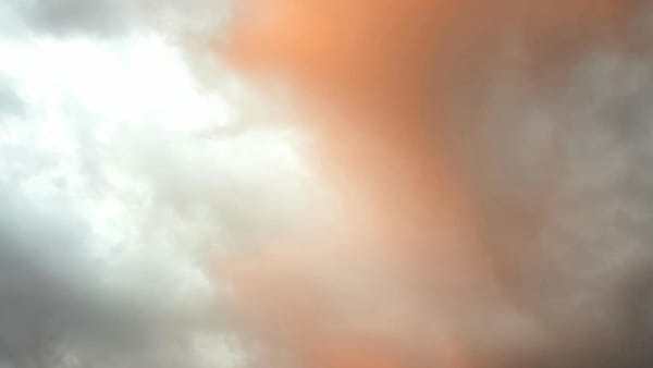 NUVOLE ARANCIONI E ODORE DI FERRO matricola01030102.wordpress.com/2018/09/05/nuv…