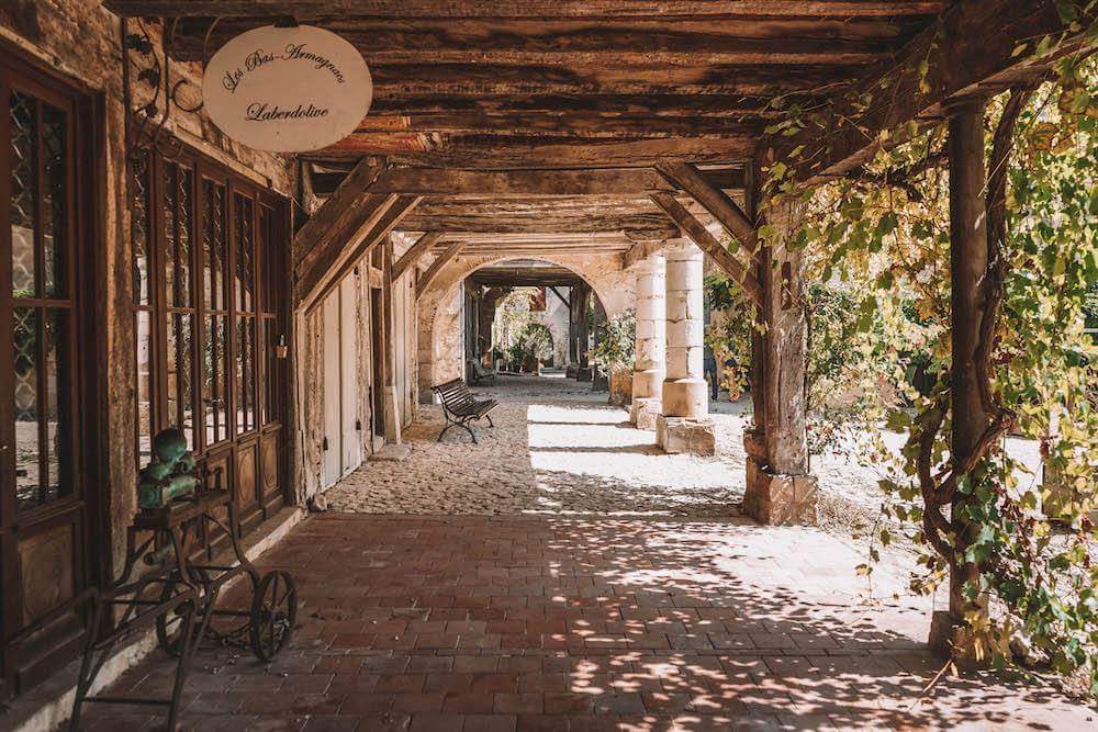 L a b a s t i d e - d ' A r m a g n a c 💛

Découverte du week-end, un joli village landais fondé à la fin du XIIIe siècle par le Comte d'Armagnac !
Paraîtrait-il que c'est la plus pittoresque des bastides landaises 😍 Je n'ai pas de mal à y croire ! 😉 <a href="/Les_Landes/">Les Landes</a>