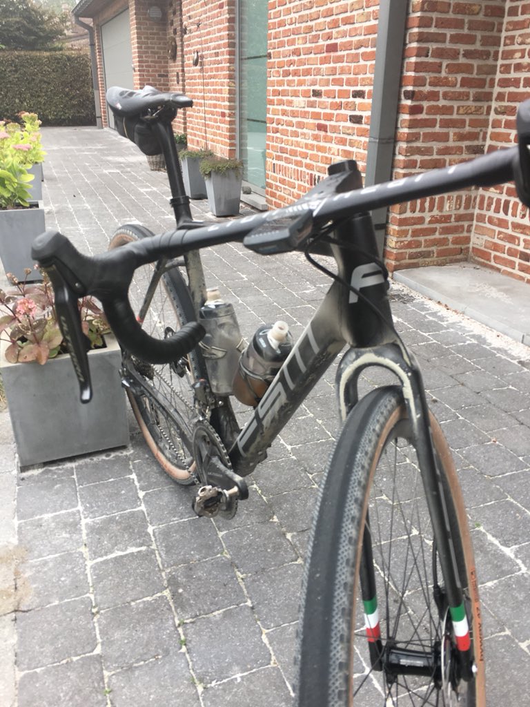 Gravelride om de dag goed te beginnen 😎<a href="/FSMCONCEPTBIKE1/">FSMCONCEPTBIKESTORE</a>