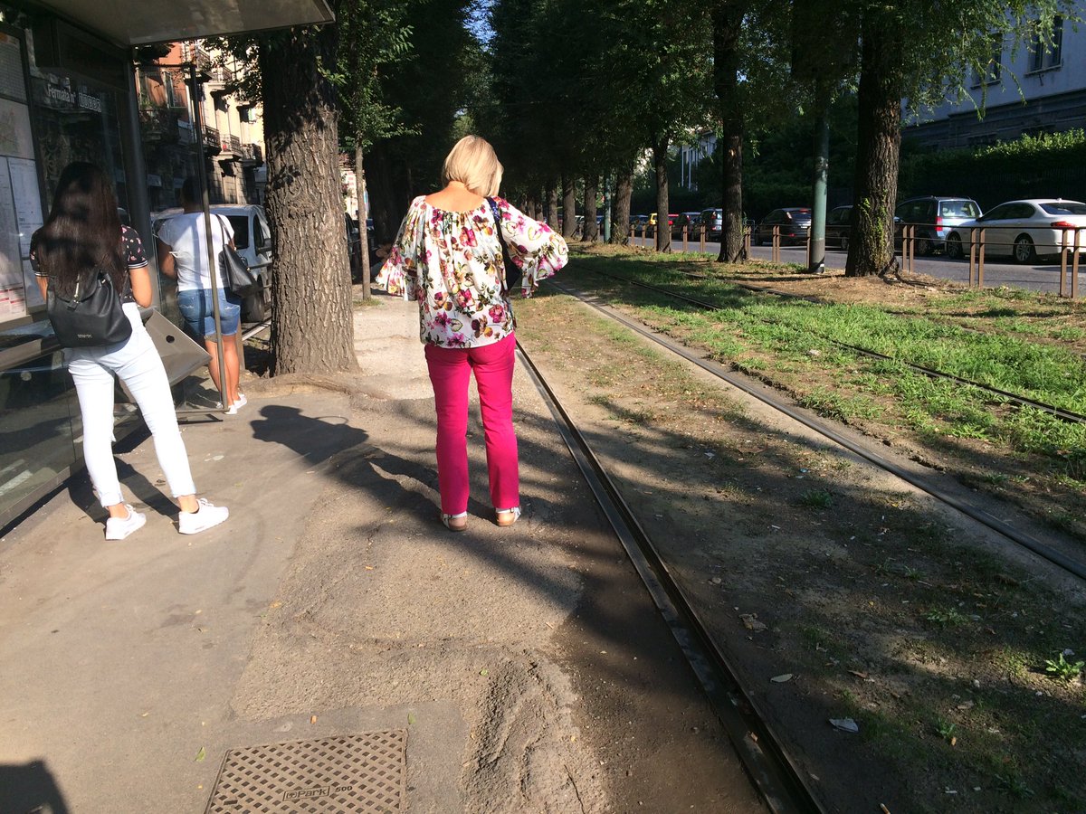lashibumi's tweet photo. .@atm_informa bellissimo il viale alberato ma senza il marciapiede alla fermata 10992 l'arrivo del tram è pericoloso https://t.co/Um3NQgpsQY