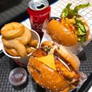 eat8Bit's tweet image. #bytetheburger to cure those hump day blues 👊 claire_sjh