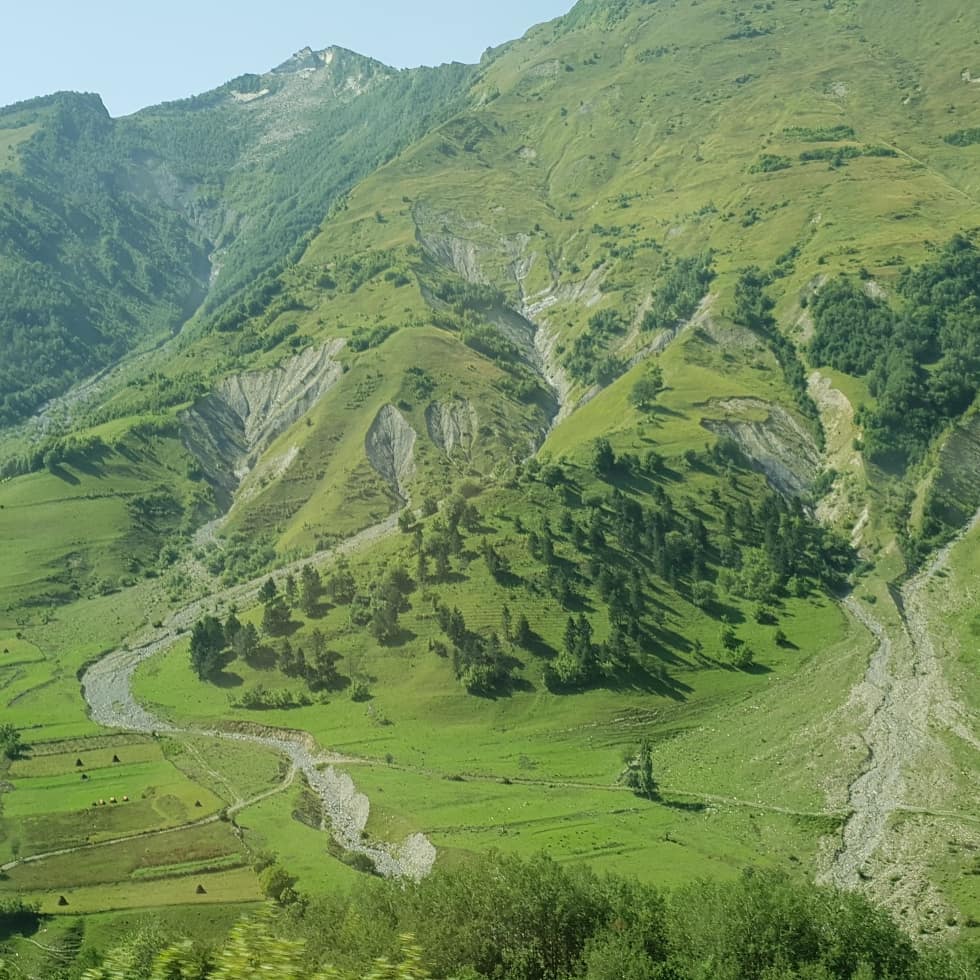 PRIDE_science's tweet photo. During the post conference field excursion of #PRIDEscience our scientists are introduced to the exquisite beauty and diversity of #GeorgianNature: #ananuri #gudauri #khadagorge #stepantsminda #khazbegi #greatercaucasus #mountains https://t.co/OJneHRIRi1