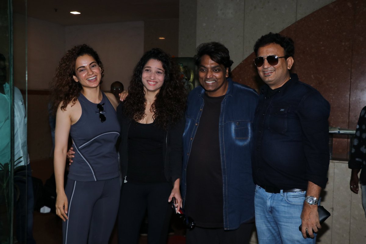 LehrenNetworks's tweet photo. #KanganaRanaut #AnkitaLokhande #Manikarnika #LatestBollywoodNews #LehrenBollywood #BollywoodNews2018 #Lehren #30YearsOfLehren
Kangana Ranaut and Ankita Lokhande team up for a dance rehearsal with Ganesh Acharya.
Stay tuned to: https://t.co/C1LPiZpHo8
@anky1912 https://t.co/VFgEFn8mwj