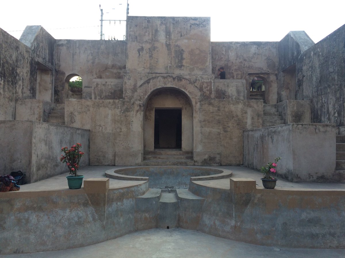YogyakartaV's tweet photo. Situs Warungboto, another Sultanate heritage site in Yogyakarta functioned as the royal family resting place during Sultan I and Sultan II. The site has been restored after the eruption of Merapi in 2006. #situswarungboto #heritage #relics #History #yogyakarta #Java #Indonesia https://t.co/iDwLf5UVd0