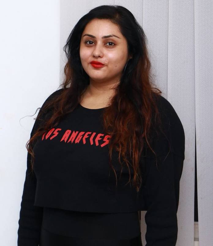 Minnambalamnews's tweet image. நமீதா தமிழ் கற்ற விதம்! minnambalam.com/k/2018/09/05/61
#namitha #KoothanAudioLaunch
