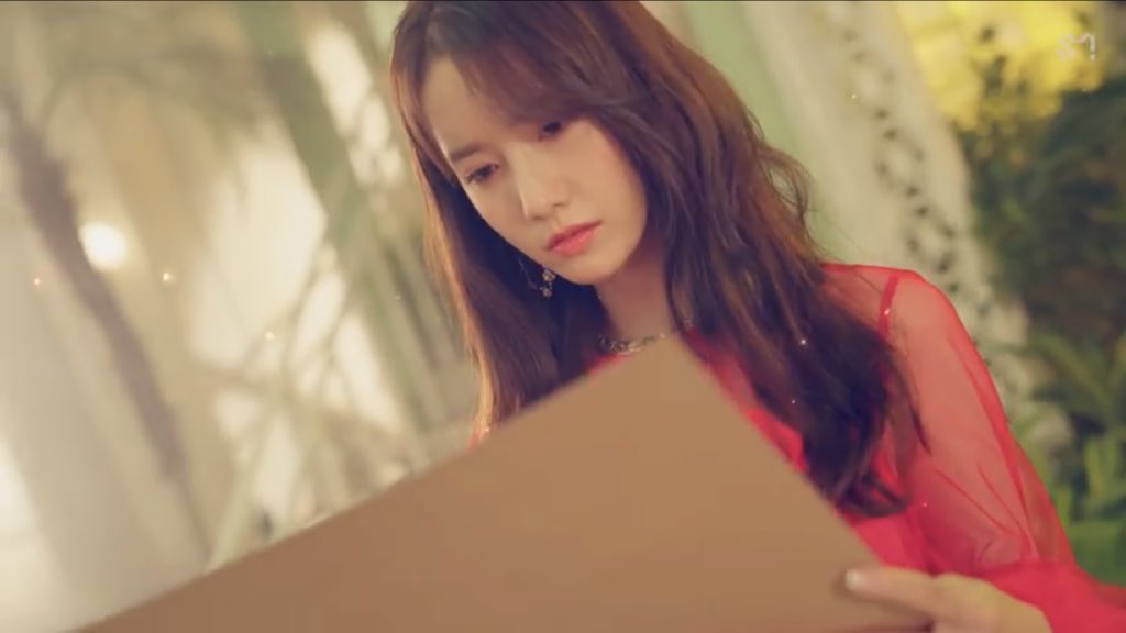tt_yoona_s's tweet photo. 赤色のドレスのユナ可愛すぎ😍 https://t.co/lBR3lBGhXP